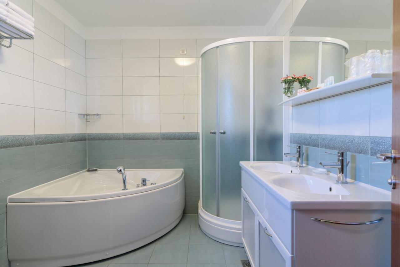 Villa Mediterana Seget Vranjica Eksteriør bilde